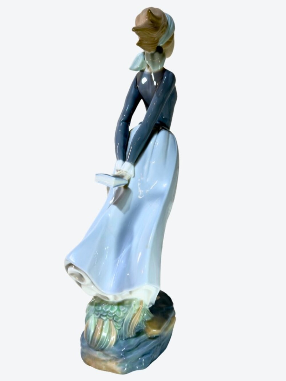 LLADRÓ Woman in the Wind Blue Dress Flower Basket Porcelain Figurine - Picture 6 of 15